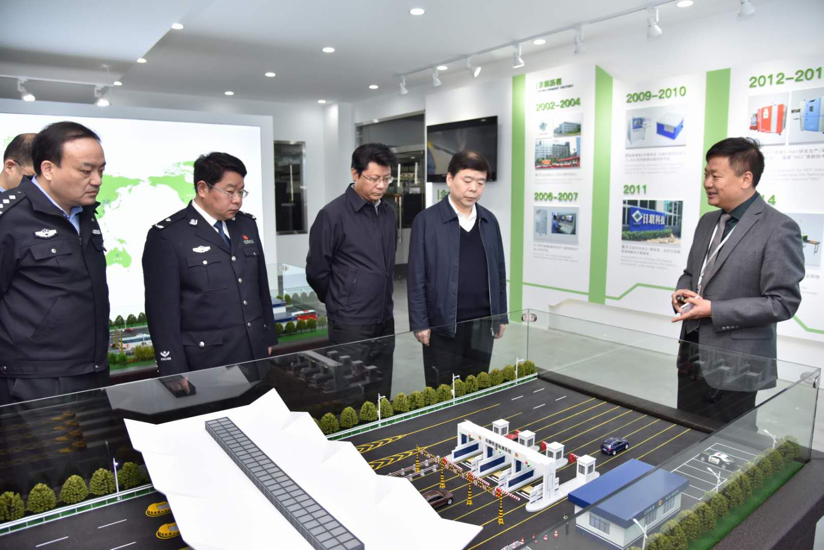 热烈欢迎无锡市领导谢晓军携队莅临ag公司科技指导工作！