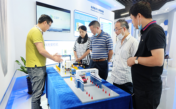 重庆市北碚区一行领导对ag公司科技总部进行参观调研