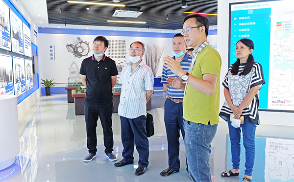 重庆市北碚区一行领导对ag公司科技总部进行参观调研